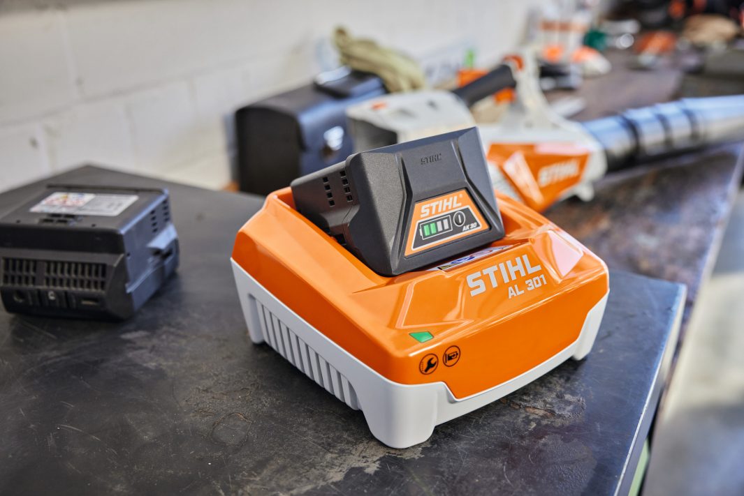 STIHL - Ladegerät AL 301
